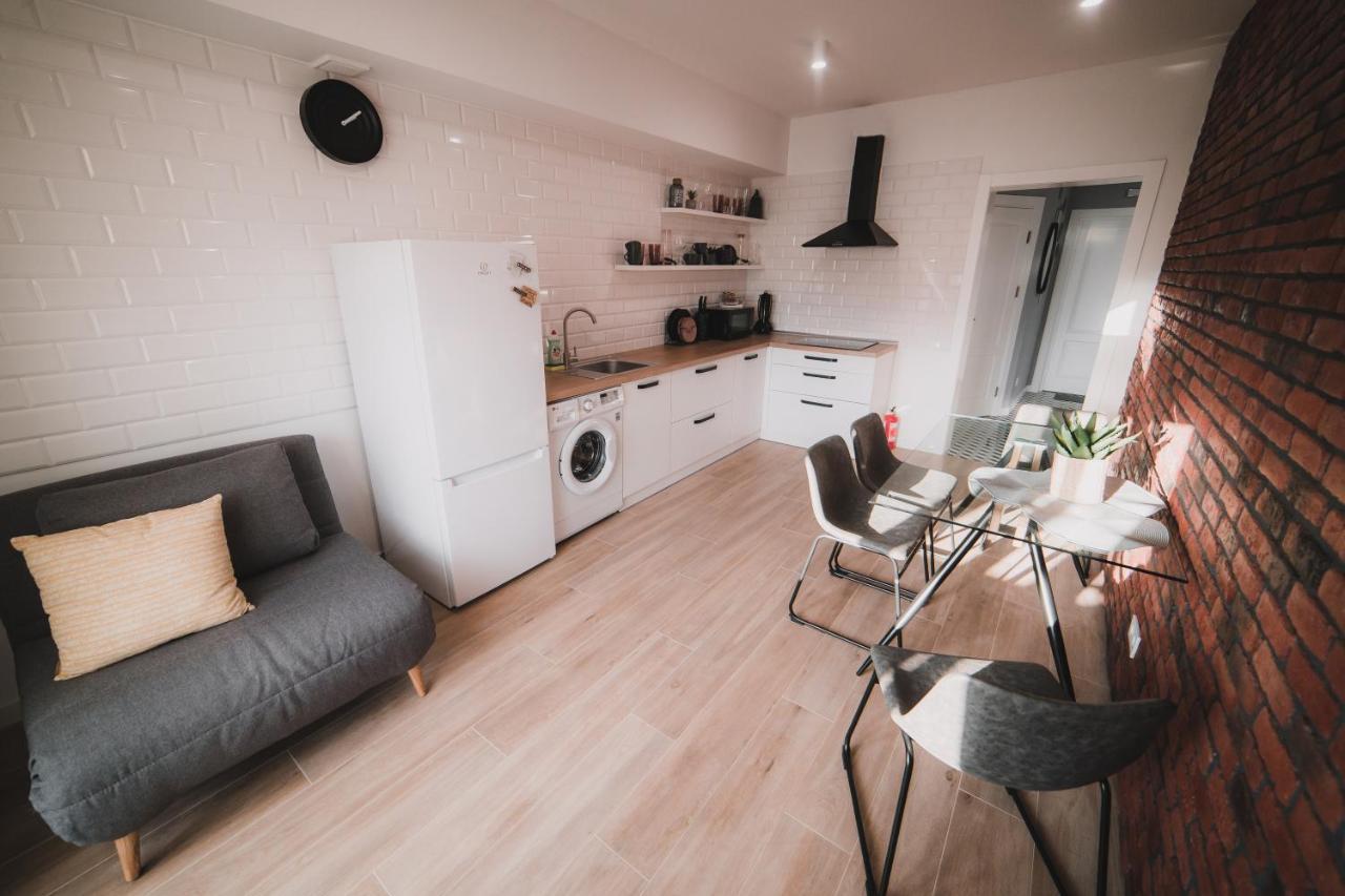 Apart-Hotel Kostjukowski Apartments Nizhynska 17 리비프 외부 사진