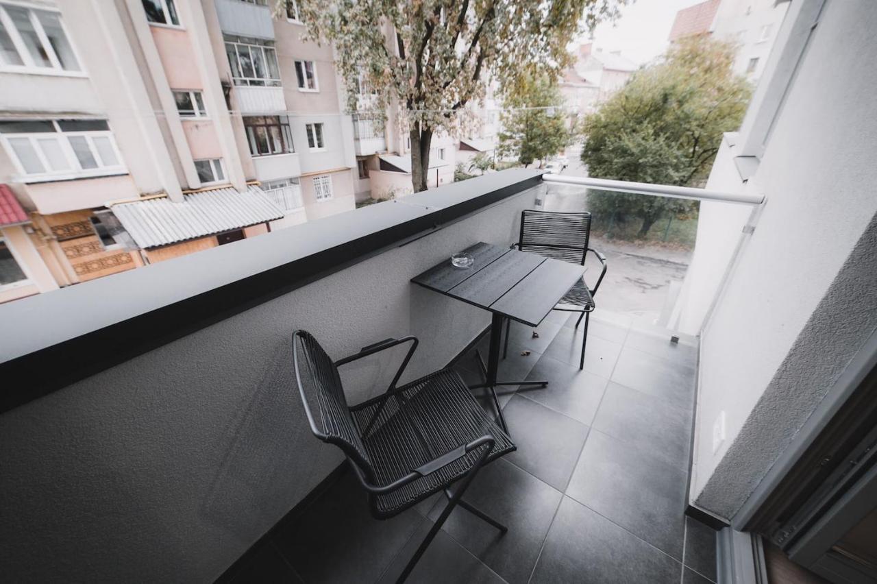 Apart-Hotel Kostjukowski Apartments Nizhynska 17 리비프 외부 사진