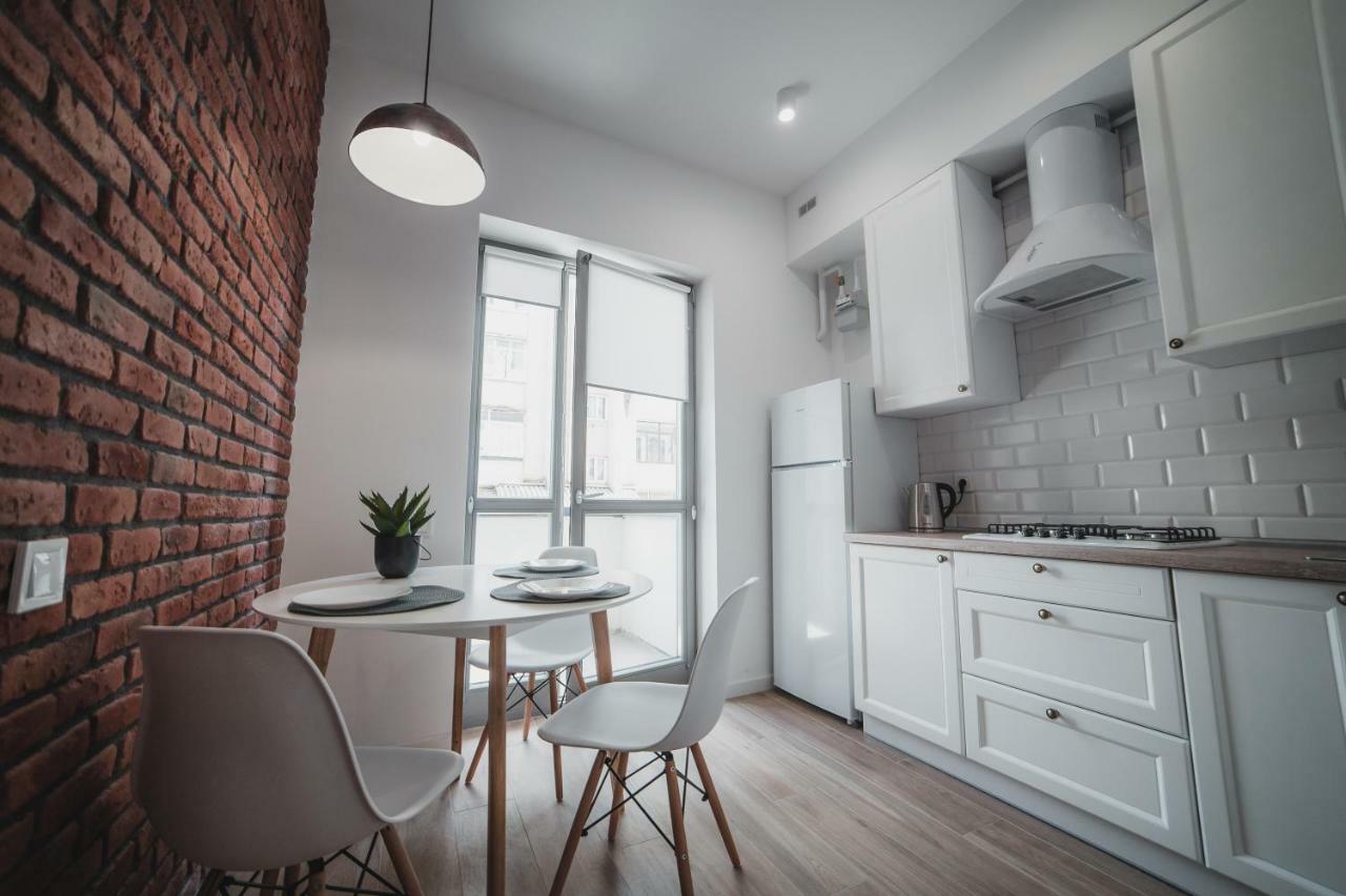 Apart-Hotel Kostjukowski Apartments Nizhynska 17 리비프 외부 사진